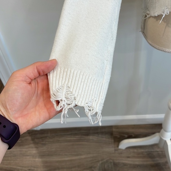 Pre-Loved V-Neck Cropped Sweater - Picture 3 of 6